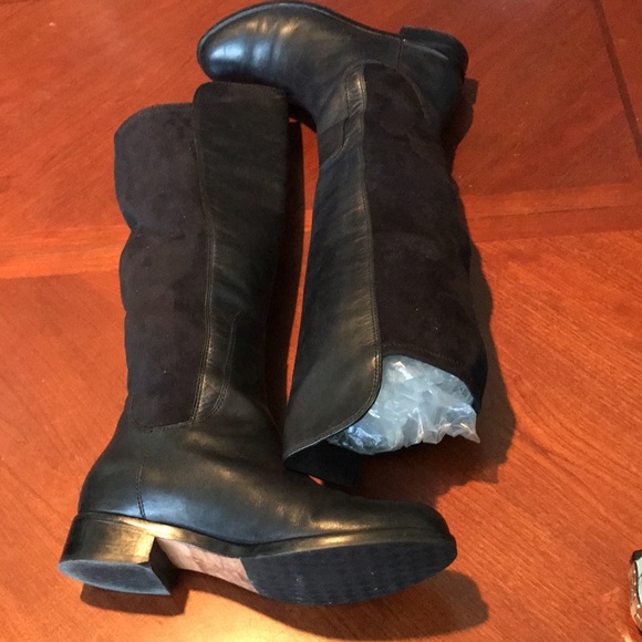 Cole Haan black leather boots size 8B - Picture 16 of 16